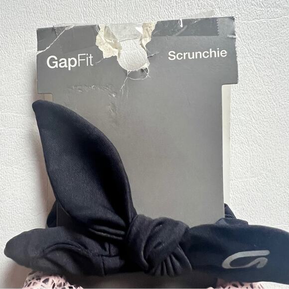 Gap Women’s Two Pack Scrunchie  Hair Accessories Set - Picture 6 of 8